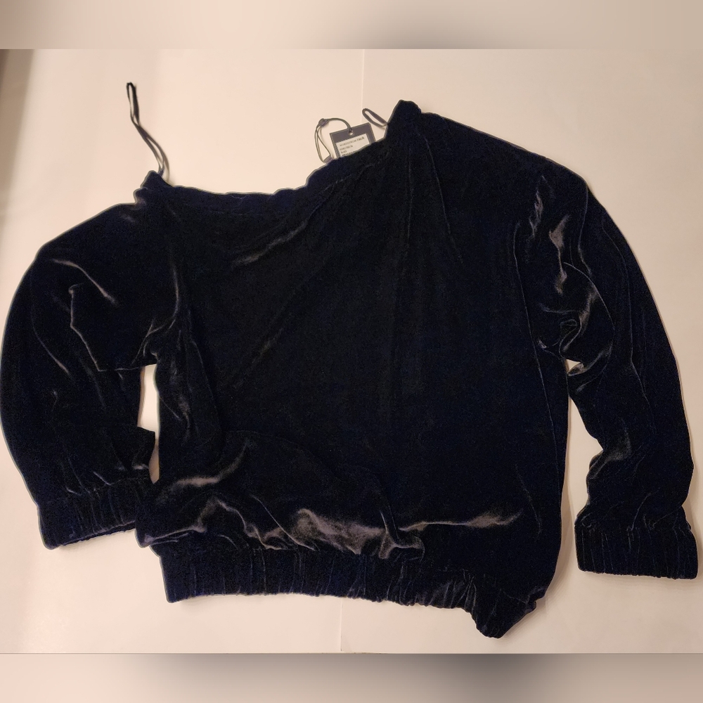 Kendall & Kylie Black One-Shoulder LS Velvet Top Size XS - Picture 4 of 9